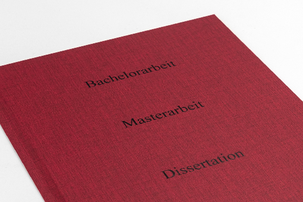 Hardcover mit Beschriftung Hardcover: rot mit schwarzer Prägung